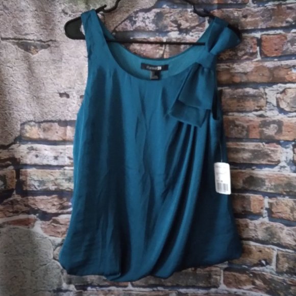 𝅺Emerald Green Sheen Bow Accent Blouse - Picture 1 of 4